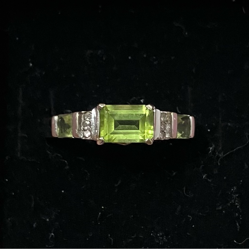 10K White Gold Peridot Ring